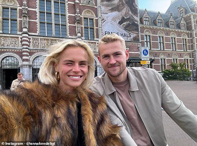 迷占卜+算命 二人已分居将离婚 灵修分歧成导火索ky开元棋牌曼联26岁后卫陷入婚姻噩梦：妻子沉(图4)