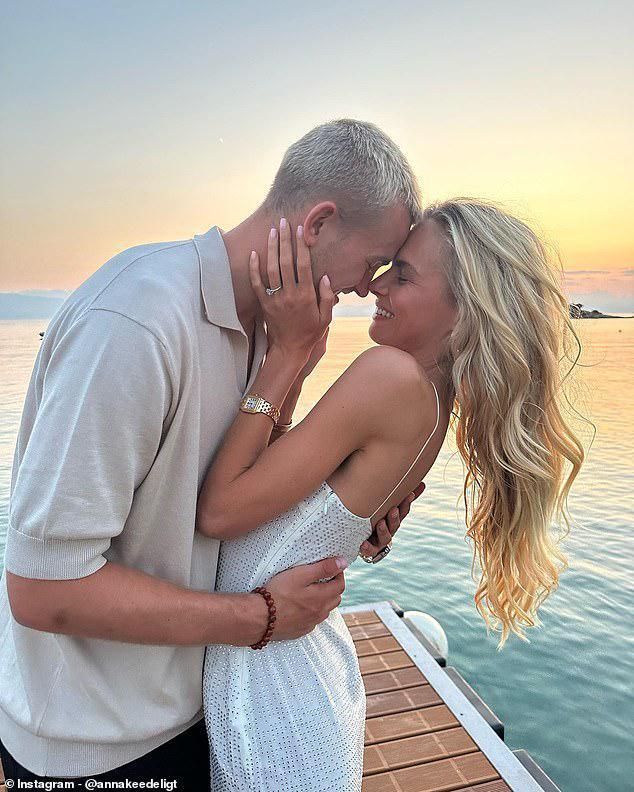 迷占卜+算命 二人已分居将离婚 灵修分歧成导火索ky开元棋牌曼联26岁后卫陷入婚姻噩梦:妻子沉(图5) 迷占卜+算命 二人已分居将离婚 灵修分歧成导火索ky开元棋牌曼联26岁后卫陷入婚姻噩梦:妻子沉(图5)