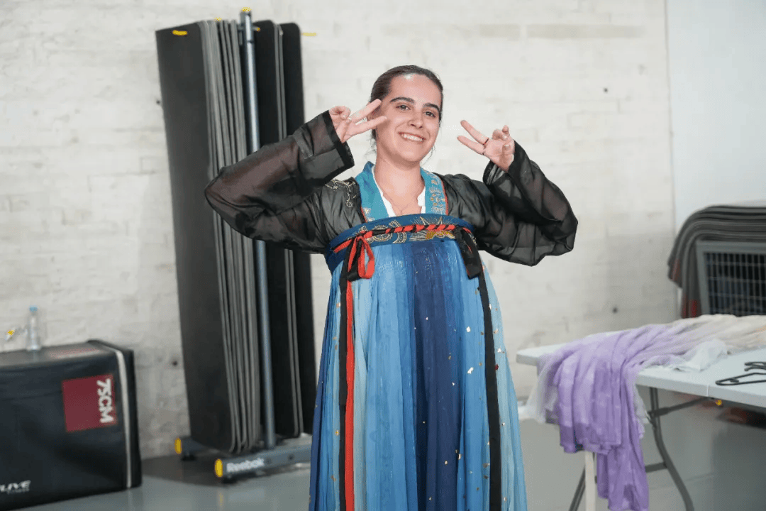 大学生趣味运动会如何让中西青年“玩”成一片?开元棋牌试玩汉服、塔罗、运动破冰!第二届中西(图5) 大学生趣味运动会如何让中西青年“玩”成一片?开元棋牌试玩汉服、塔罗、运动破冰!第二届中西(图5)